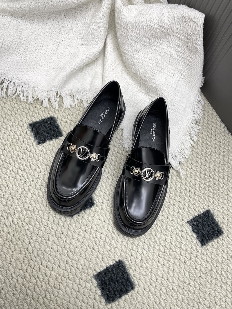 l0vis Vvtt0n loafers